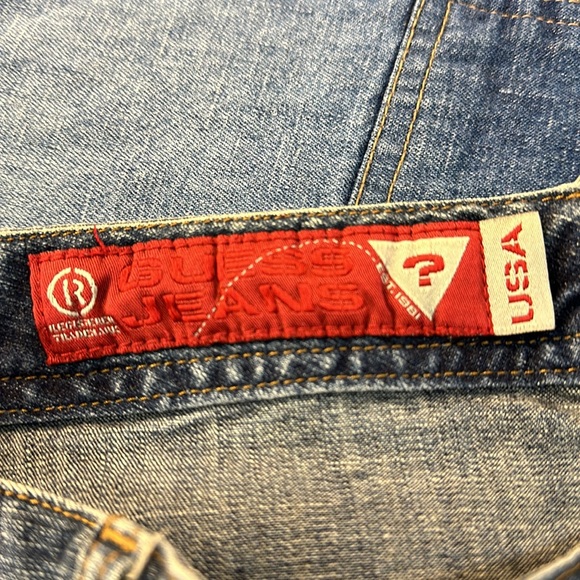 Guess Jeans low rise pleated denim mini skirt. With belt loops and front pockets - Picture 3 of 3